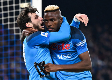 Osimhen đưa Napoli vào tứ kết Champions League