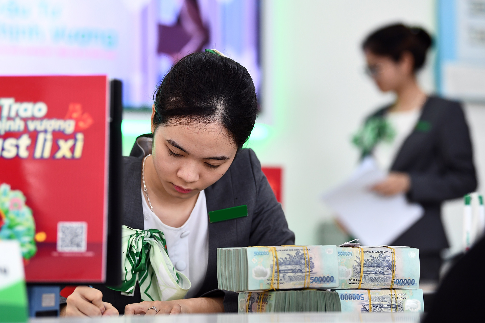 Đại gia nào bơm 2.300 tỷ đồng trái phiếu lãi thấp khó tin cho doanh nghiệp bất động sản?