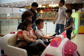 Trung Quốc chạy đua tìm giải pháp chống suy giảm dân số