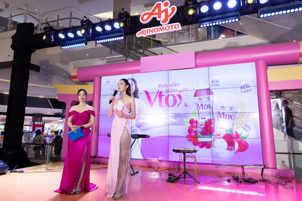Lương Thùy Linh ‘chill’ cùng fan tại sự kiện trải nghiệm Blendy® và Vtox
