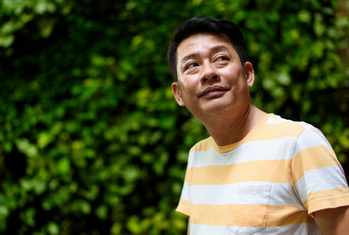 Nghệ sĩ hài Tấn Beo ngã cầu thang, lưng và hông bị chấn thương