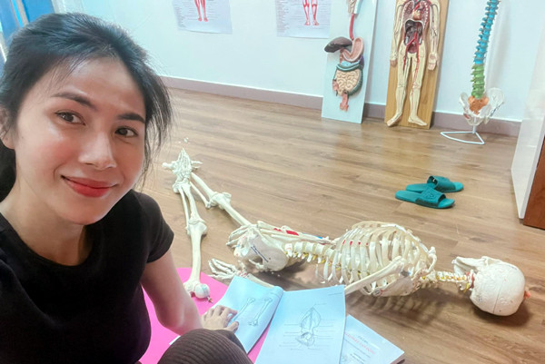 Đông Nhi viết sai tác giả bài hát, Thuỷ Tiên học giải phẫu cơ thể người