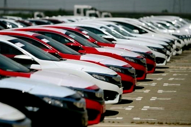 Auto importers in Vietnam seek 50% cut in registration fee