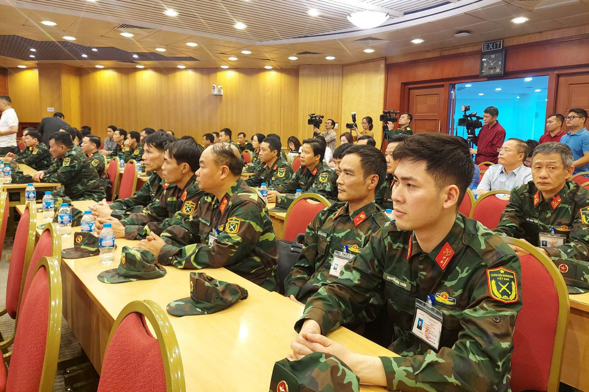 40 kiểm định viên quân sự chi viện cho Hà Nội, TP.HCM