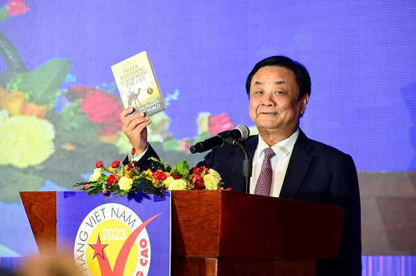 Bộ trưởng Lê Minh Hoan: Từ đôi mắt rớm lệ người bán hàng ở Seoul, hãy nghĩ về hàng Việt