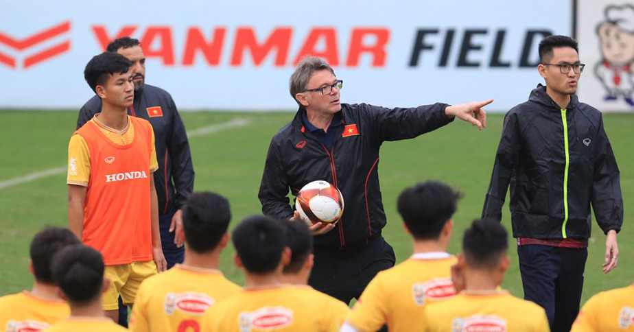 U23 Việt Nam sang Qatar, HLV Troussier giao nhiệm vụ đặc biệt