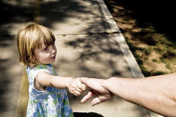 Biết sự thật sau 18 năm, cô gái vẫn khăng khăng gọi kẻ bắt cóc là ‘mẹ’