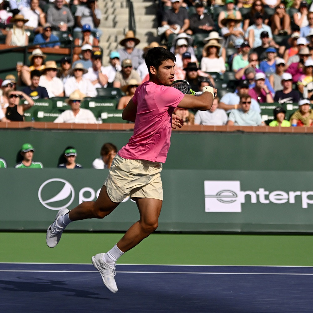 Carlos Alcaraz vào chung kết Indian Wells, đe dọa ngôi số 1 của Djokovic