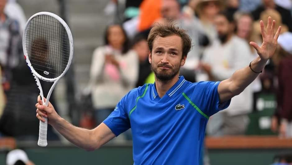 Medvedev nghẹt thở vào chung kết Indian Wells