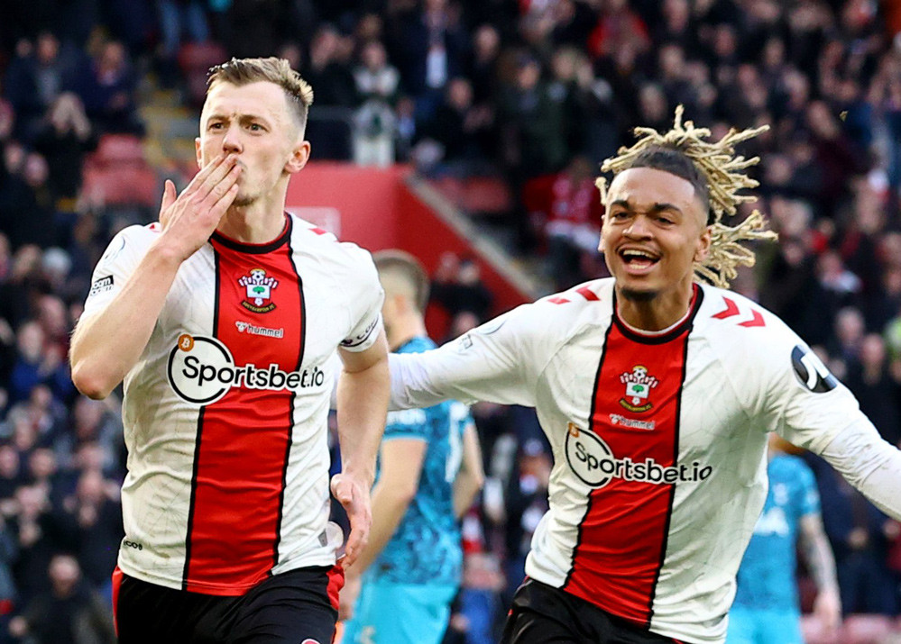 Tottenham đánh rơi chiến thắng phút chót