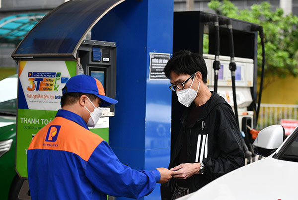 Giá xăng trong nước ngày mai có thể giảm sâu