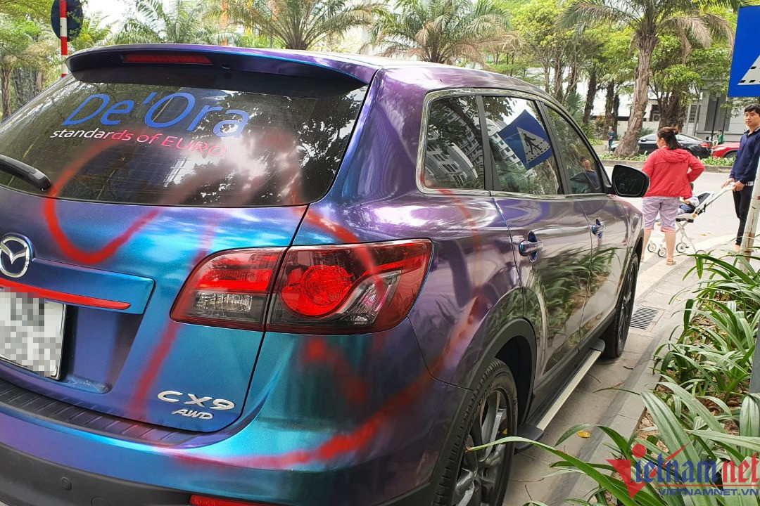 Hé lộ nguyên nhân nhiều ô tô bị xịt sơn ở Hà Nội