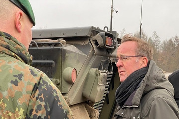 Bộ trưởng Quốc phòng Đức nói quân đội không đủ khả năng bảo vệ đất nước