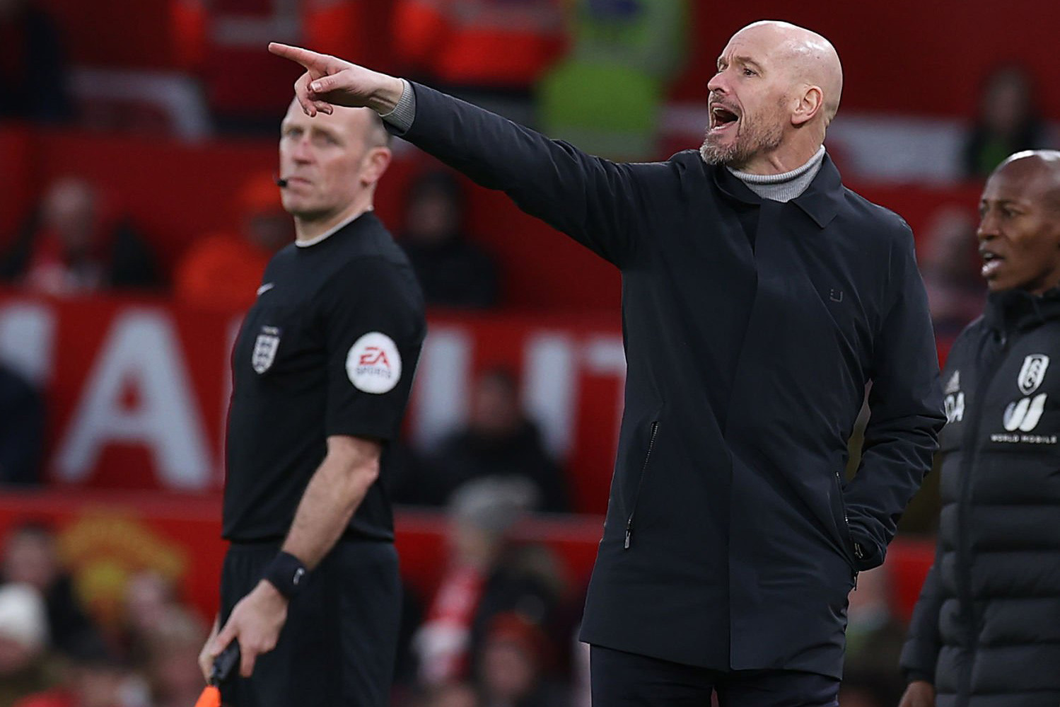Ten Hag angry, throw 'chewing gum residue', Man Utd star wake-up and ...