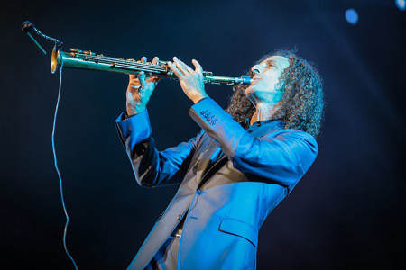 Nghệ sĩ saxophone từng đoạt giải Grammy Kenny G xin ngừng chu cấp cho vợ cũ