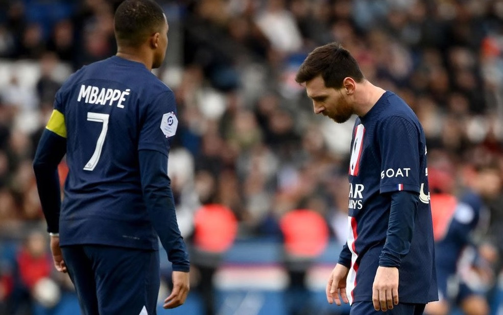 Messi bị fan PSG la ó, có hành động cho thấy sẽ rời Paris