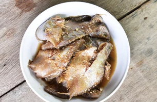 Cách ăn cá muối ủ chua tránh ngộ độc