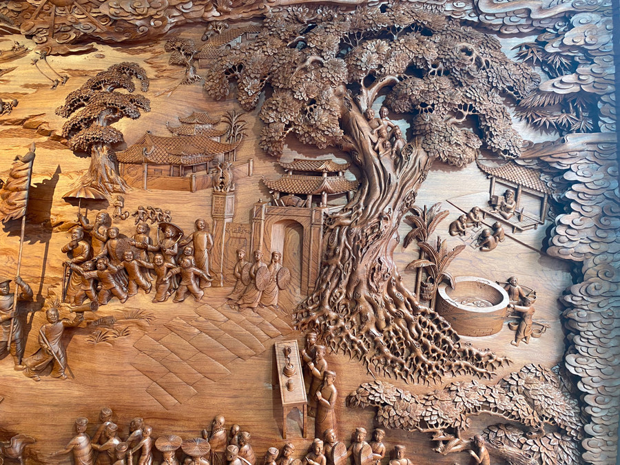 Stories behind the wooden sculpture that breaks VN records