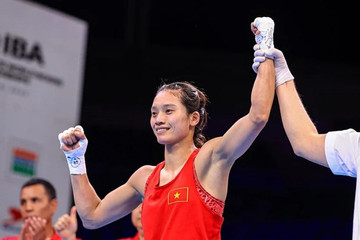 Vietnamese female boxer beats former world champion