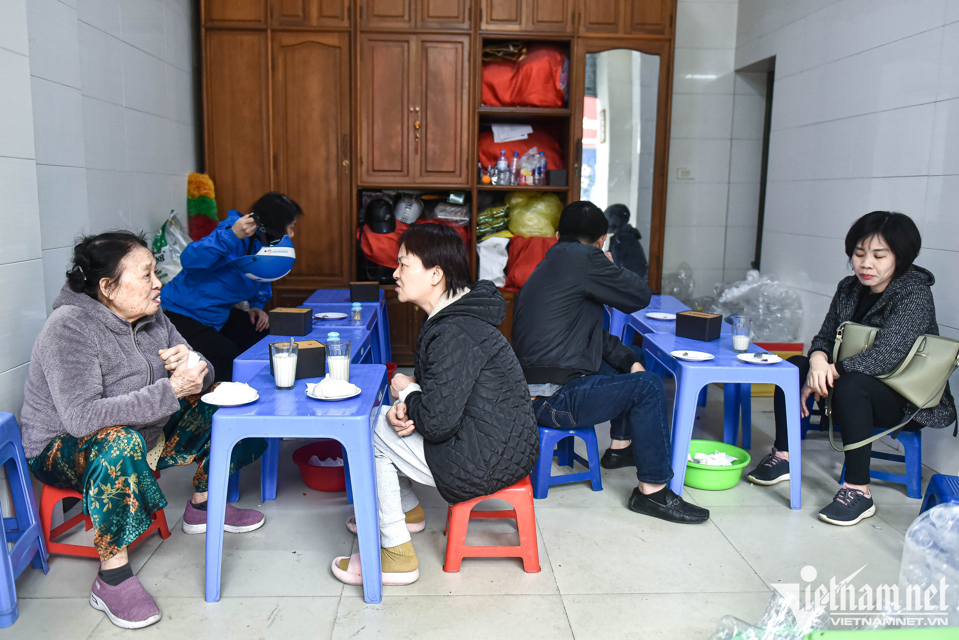 Bánh bao vỏ xù xì, cái vuông cái méo, 33 năm đắt khách ở Hà Nội