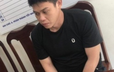 Bất ngờ kiểm tra căn nhà, công an bắt quả tang đối tượng đang cầm ma túy
