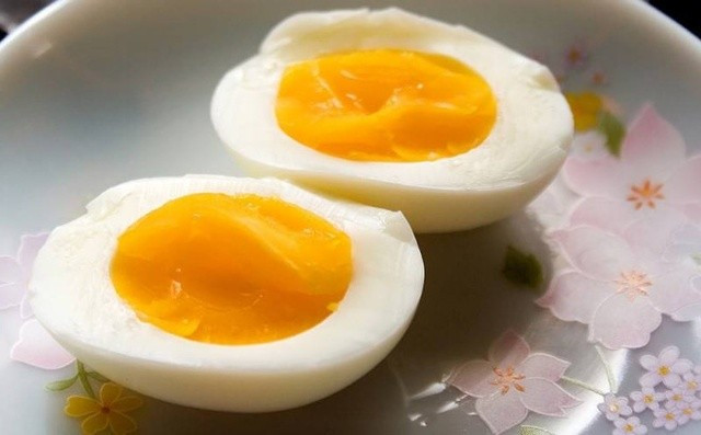 Chuyên gia Mỹ khuyên khi thấy trứng có 5 dấu hiệu này thì không nên mua, dễ gặp trứng để lâu - Ảnh 2.