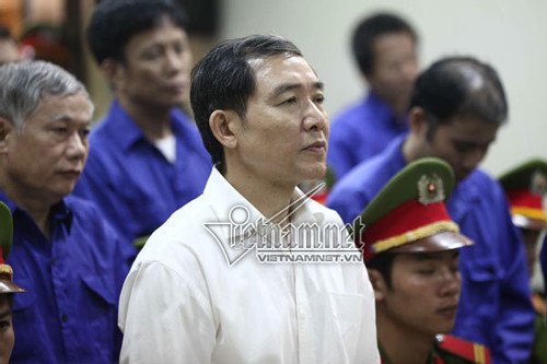 Ông Đoàn Hồng Phong trả lời cử tri về việc nộp tiền giảm án tham nhũng