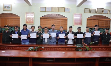 Bắt Chánh Thanh tra huyện Sìn Hồ, Lai Châu về hành vi đánh bạc