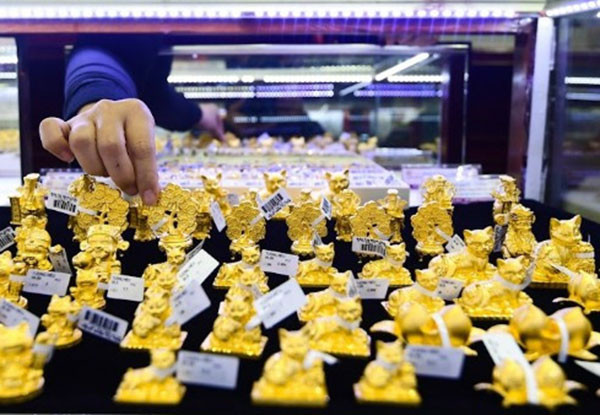 Giá vàng trong nước giảm cùng thế giới, chênh lệch thu hẹp