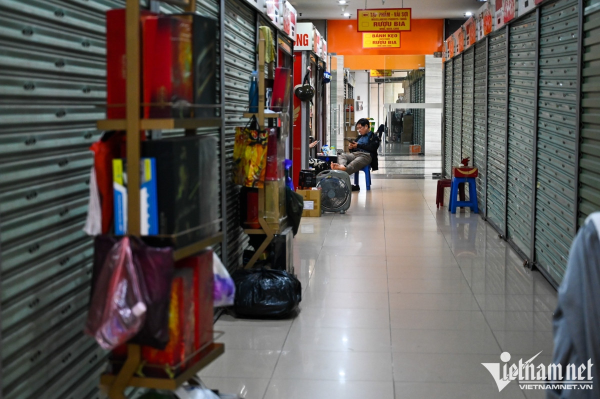 Hanoi’s two famous markets are quiet, with slow sales
