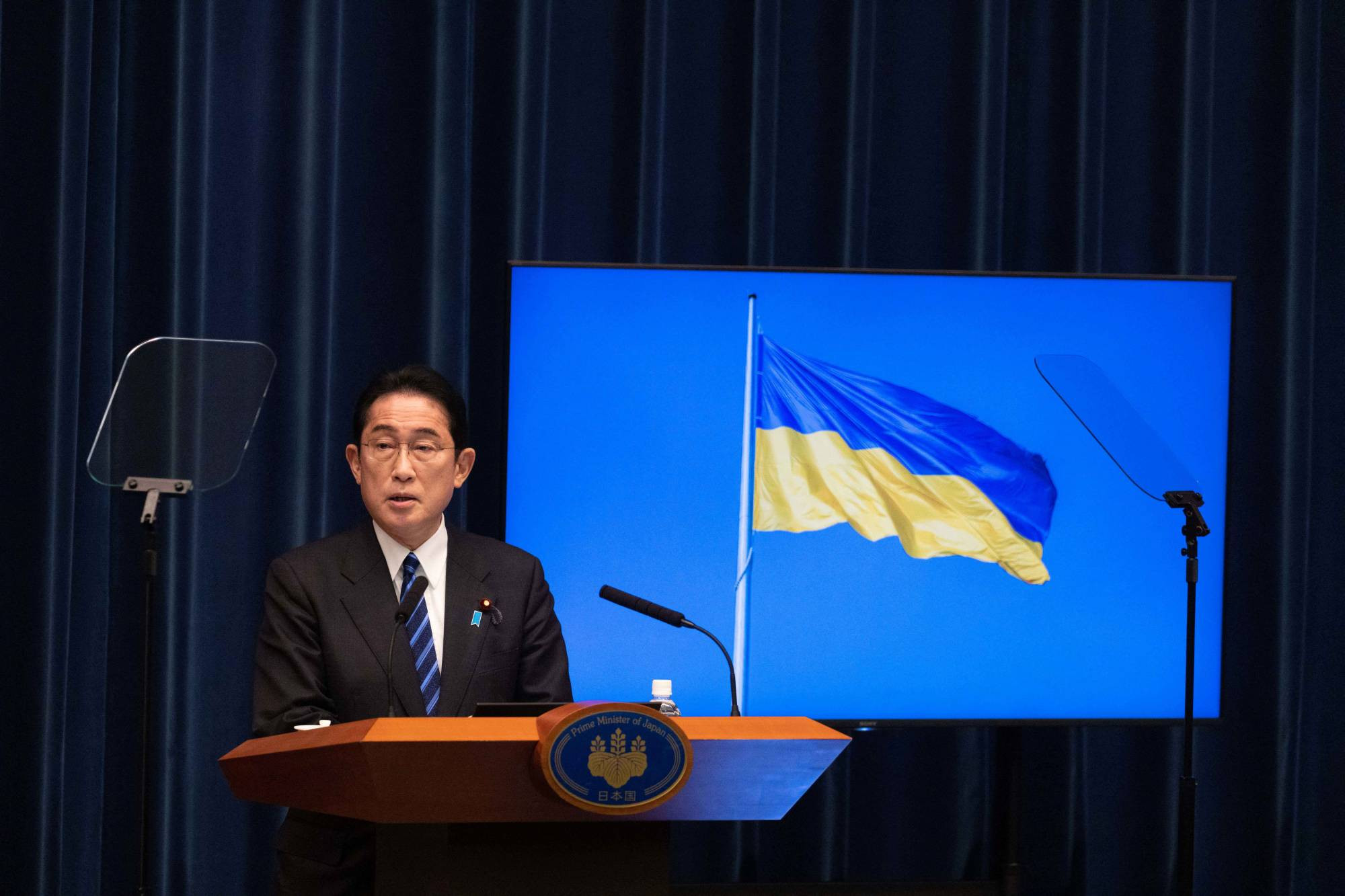 Video Thủ tướng Nhật Bản lên chuyến tàu ở Ba Lan tới Ukraine