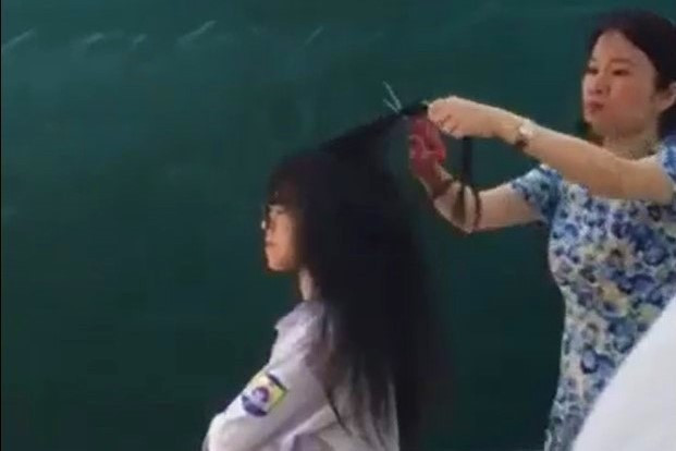 Xôn xao cô giáo Vĩnh Phúc cắt tóc nữ sinh ngay tại lớp