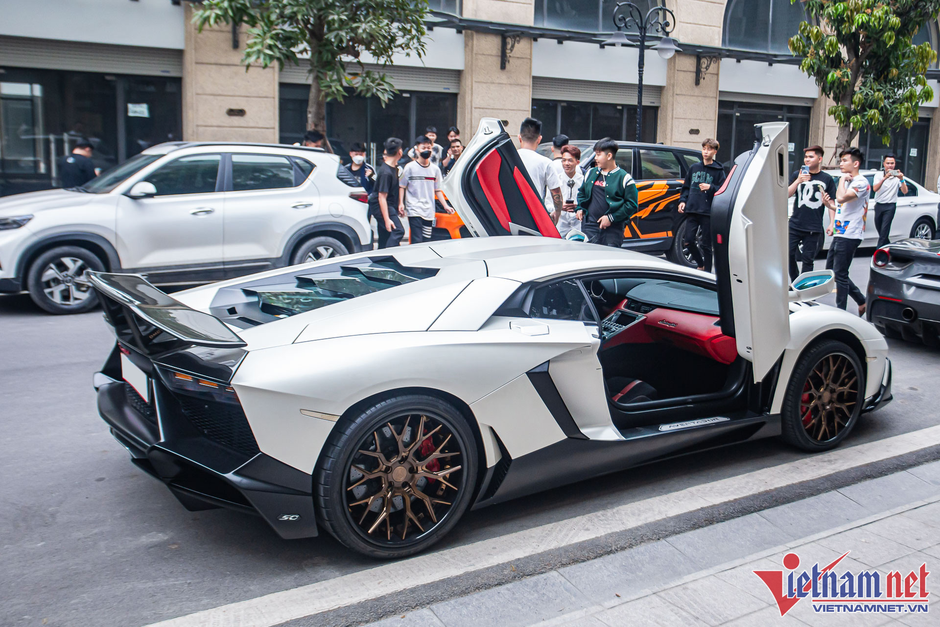 Siêu xe Lamborghini Aventador độ bản kỷ niệm độc nhất Việt Nam