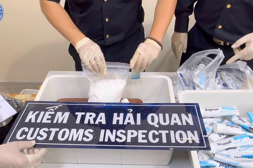 Căn cứ trả tự do 4 tiếp viên Vietnam Airlines xách ma túy