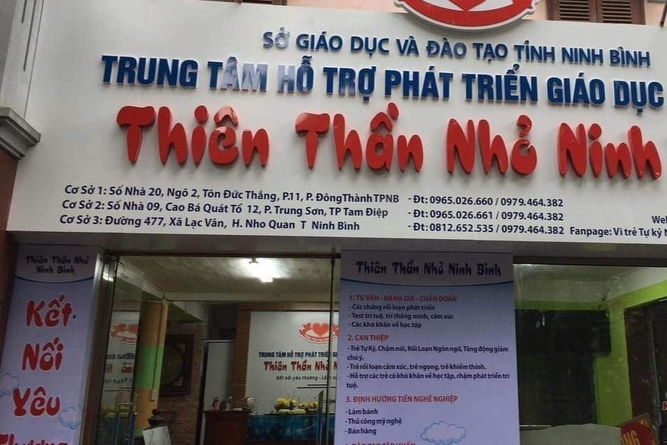 Cô giáo tát liên tiếp vào mặt trẻ chậm phát triển