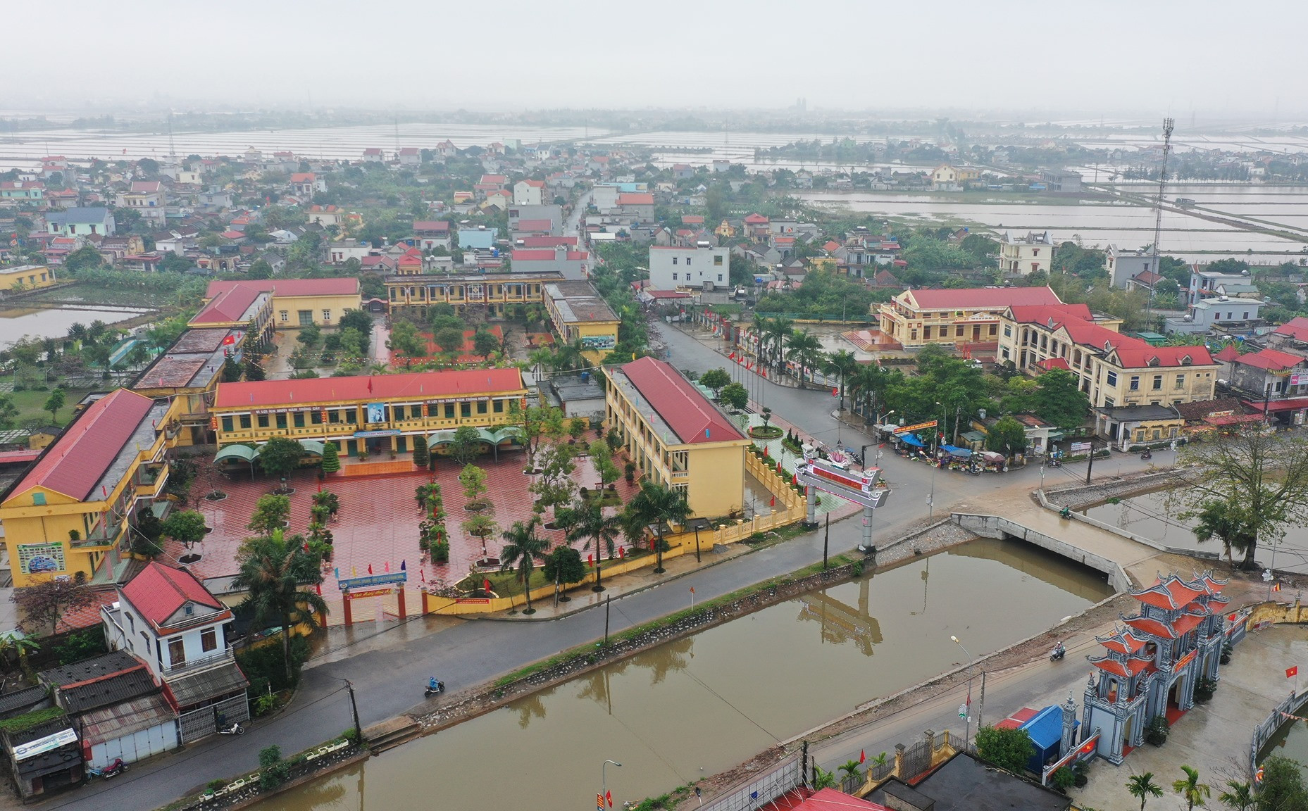 Xây dựng nông thôn theo hướng hiện đại gắn với đô thị hoá