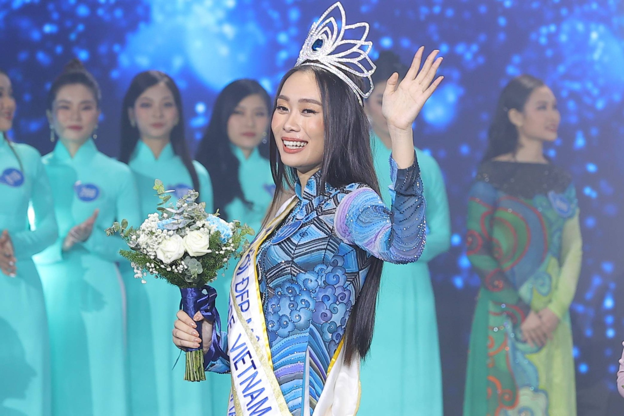 Tranh chấp tên ‘Hoa hậu Hoà bình Việt Nam’: Minh Khang dọa kiện Sen Vàng
