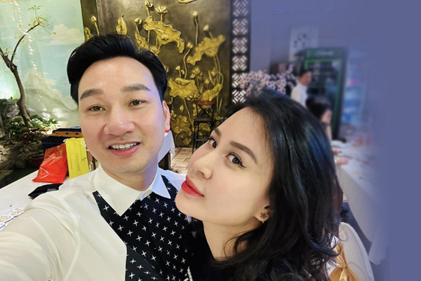 MC Thành Trung hạnh phúc bên vợ cựu tiếp viên hàng không