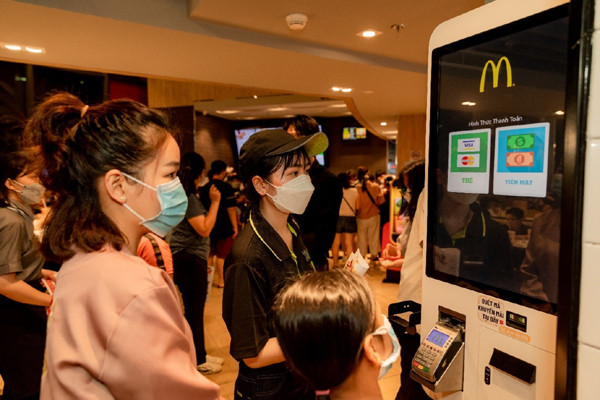 McDonald’s Vietnam wins Golden Dragon Award for the 5th  consecutive time