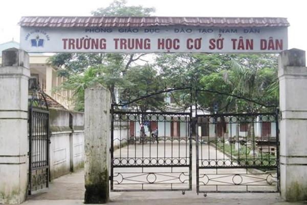 Tố cáo thầy giáo quan hệ tình dục với học sinh lớp 9