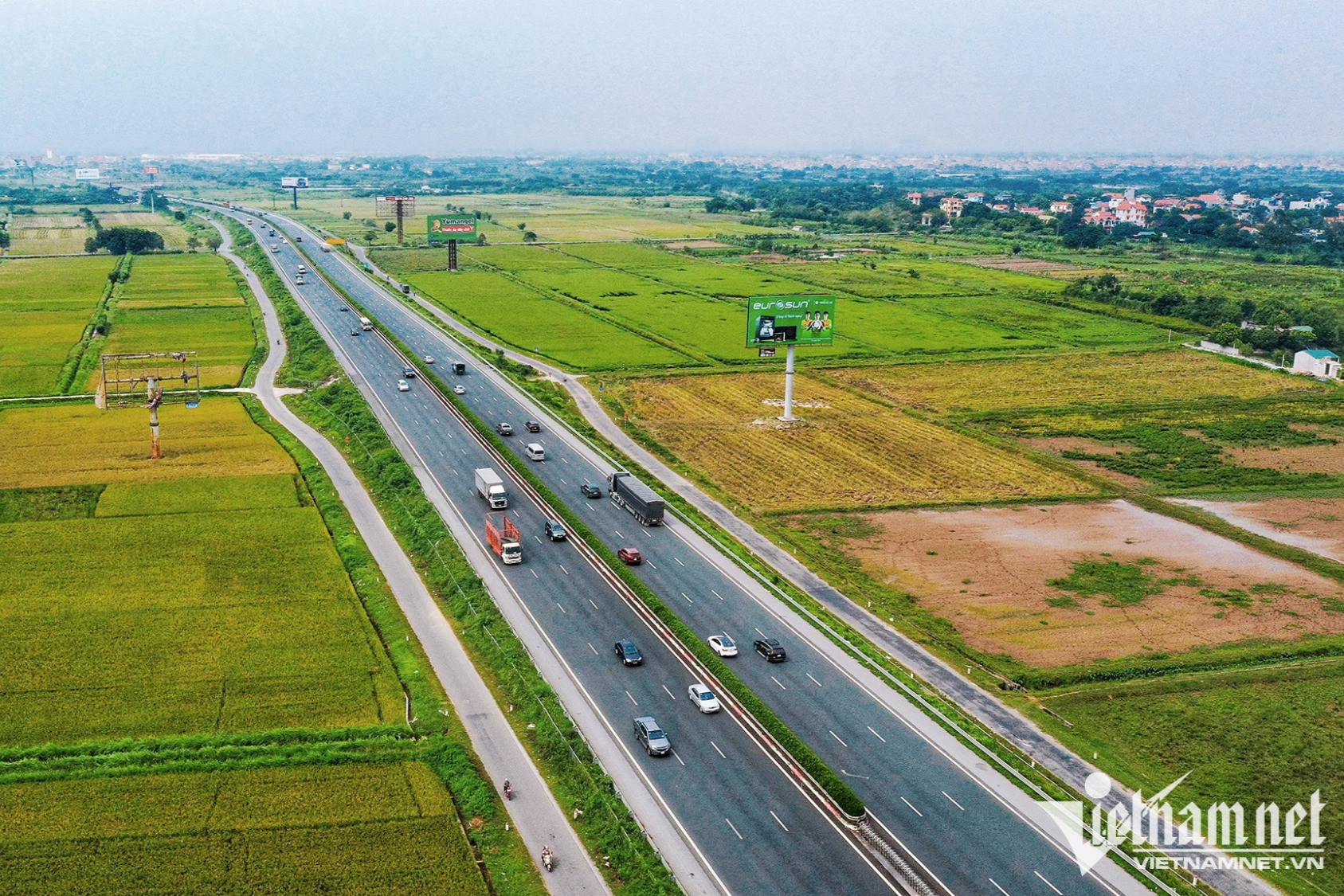 Đường cao tốc phải có quy mô tối thiểu 4 làn xe hoàn chỉnh