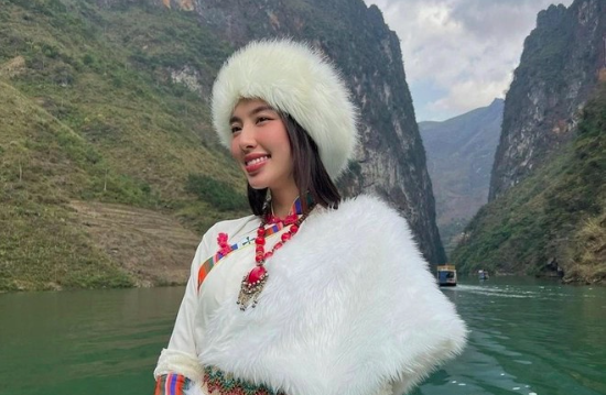 Thùy Tiên rút kinh nghiệm vì mặc đồ Mông Cổ chụp hình ở sông Nho Quế