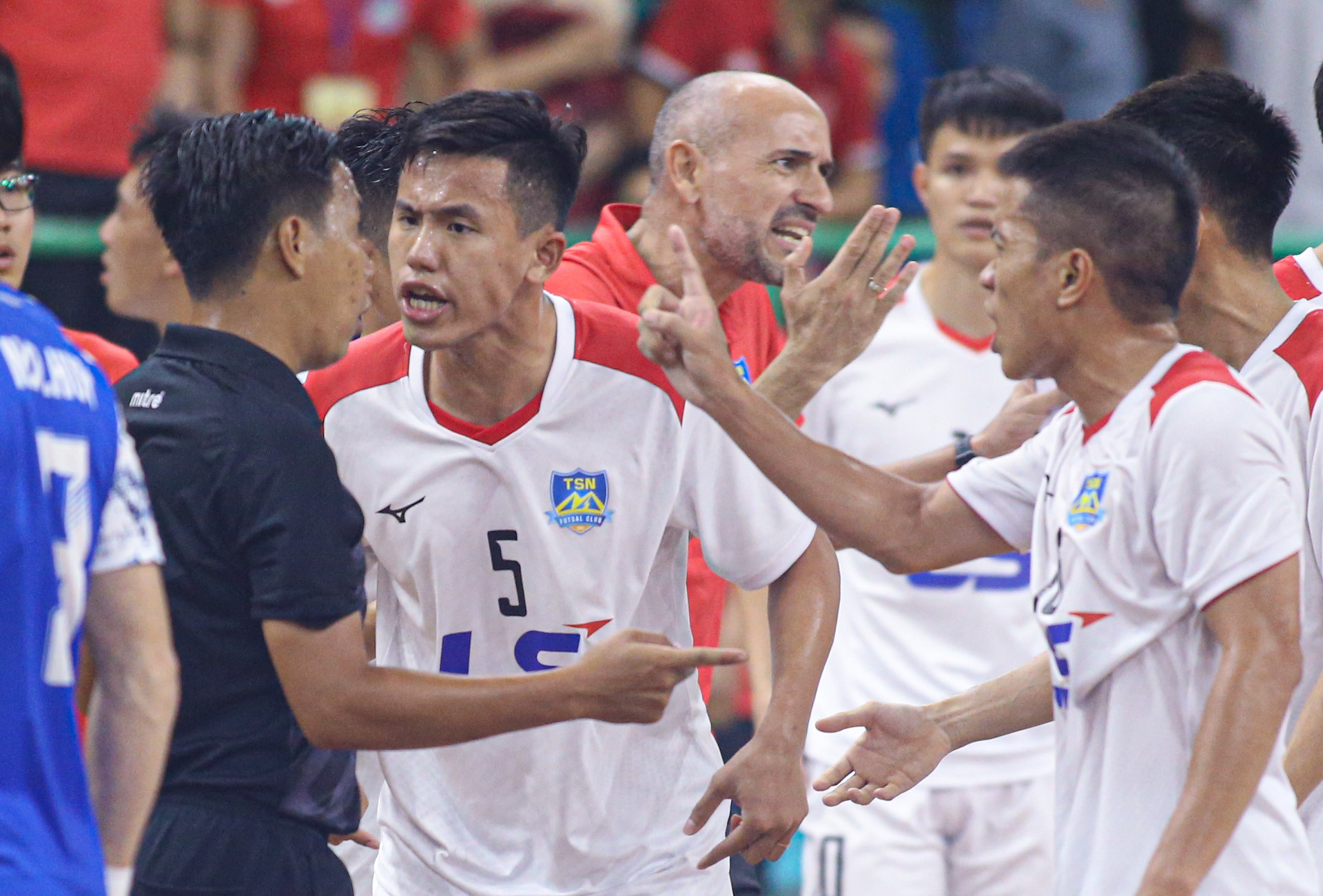 Vòng 2 giải Futsal VĐQG: Nóng và kịch tính