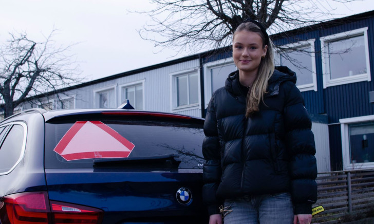 Tranh cãi việc cho phép thanh thiếu niên 15 tuổi lái BMW, Porsche