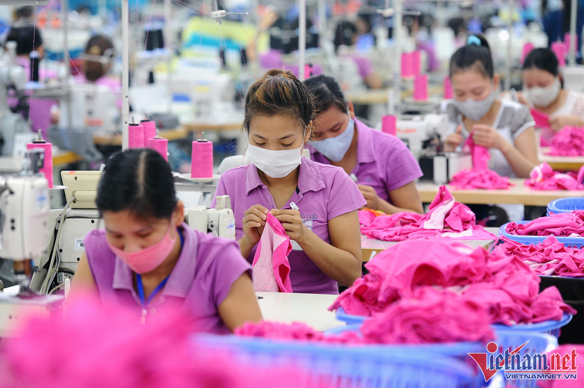 Sustainability requirements pose new challenges to VN garment, textile industry