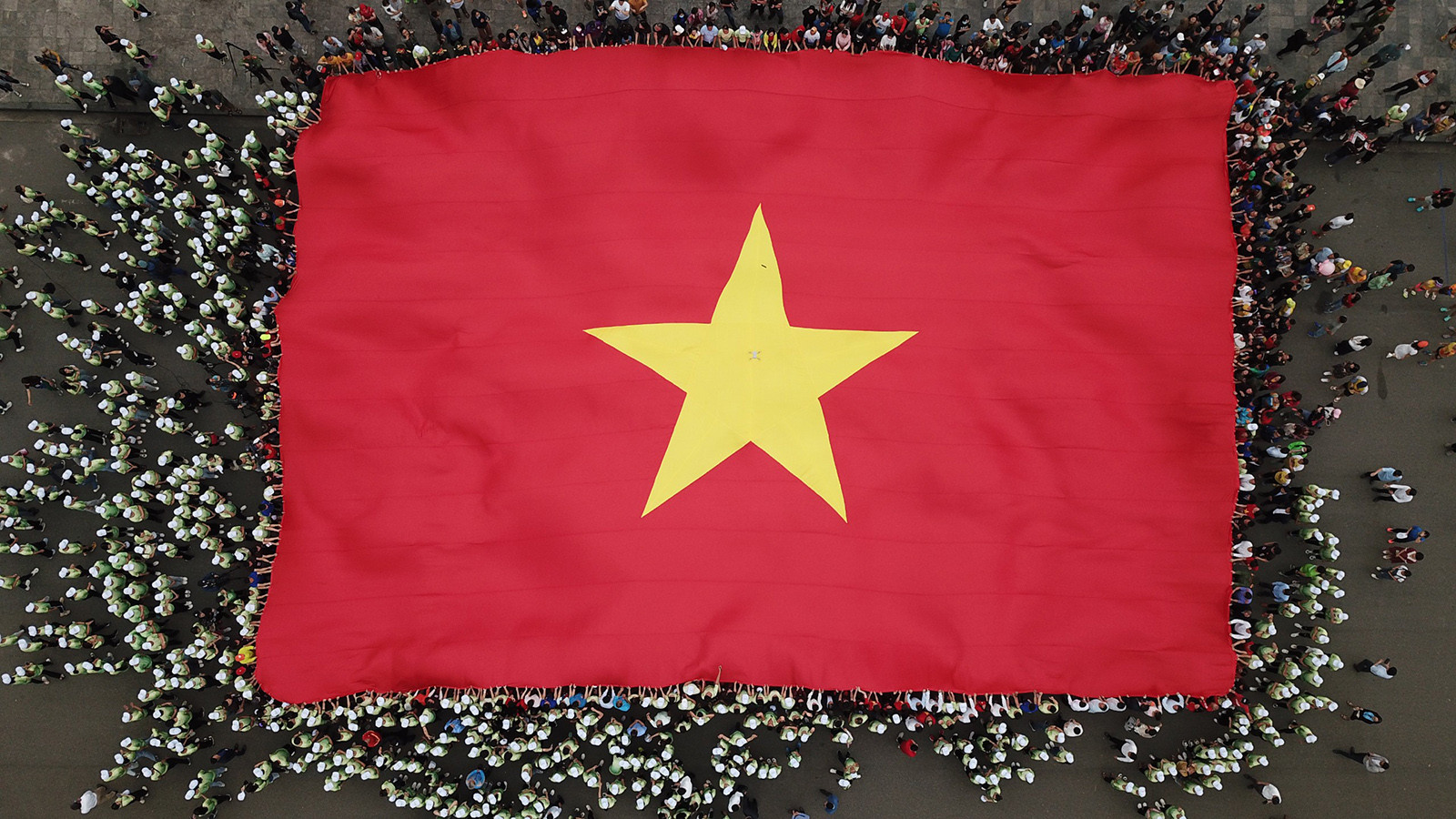 Xúc động Lễ thượng cờ tại giải chạy lâu đời nhất Việt Nam