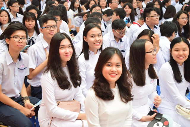Đề thi giữa kỳ 2 môn Toán lớp 8 Trường Trung học thực hành Sài Gòn