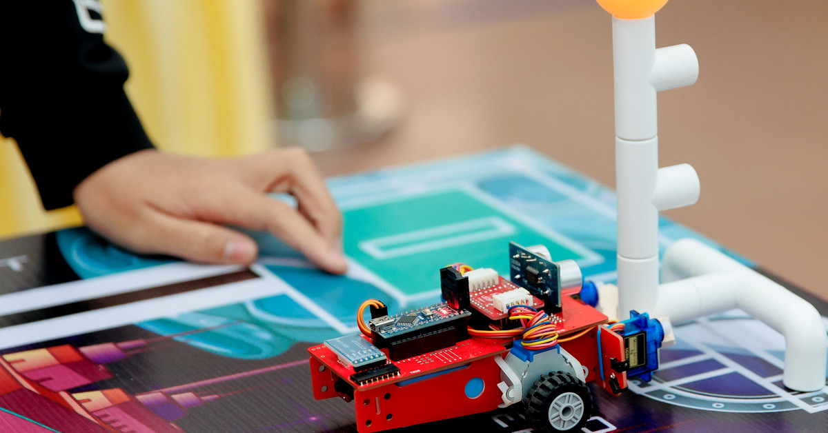 35 học sinh Việt Nam đua tài lập trình robot tại Robothon quốc tế 2023
