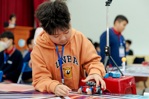 35 học sinh Việt Nam đua tài lập trình robot tại Robothon quốc tế 2023