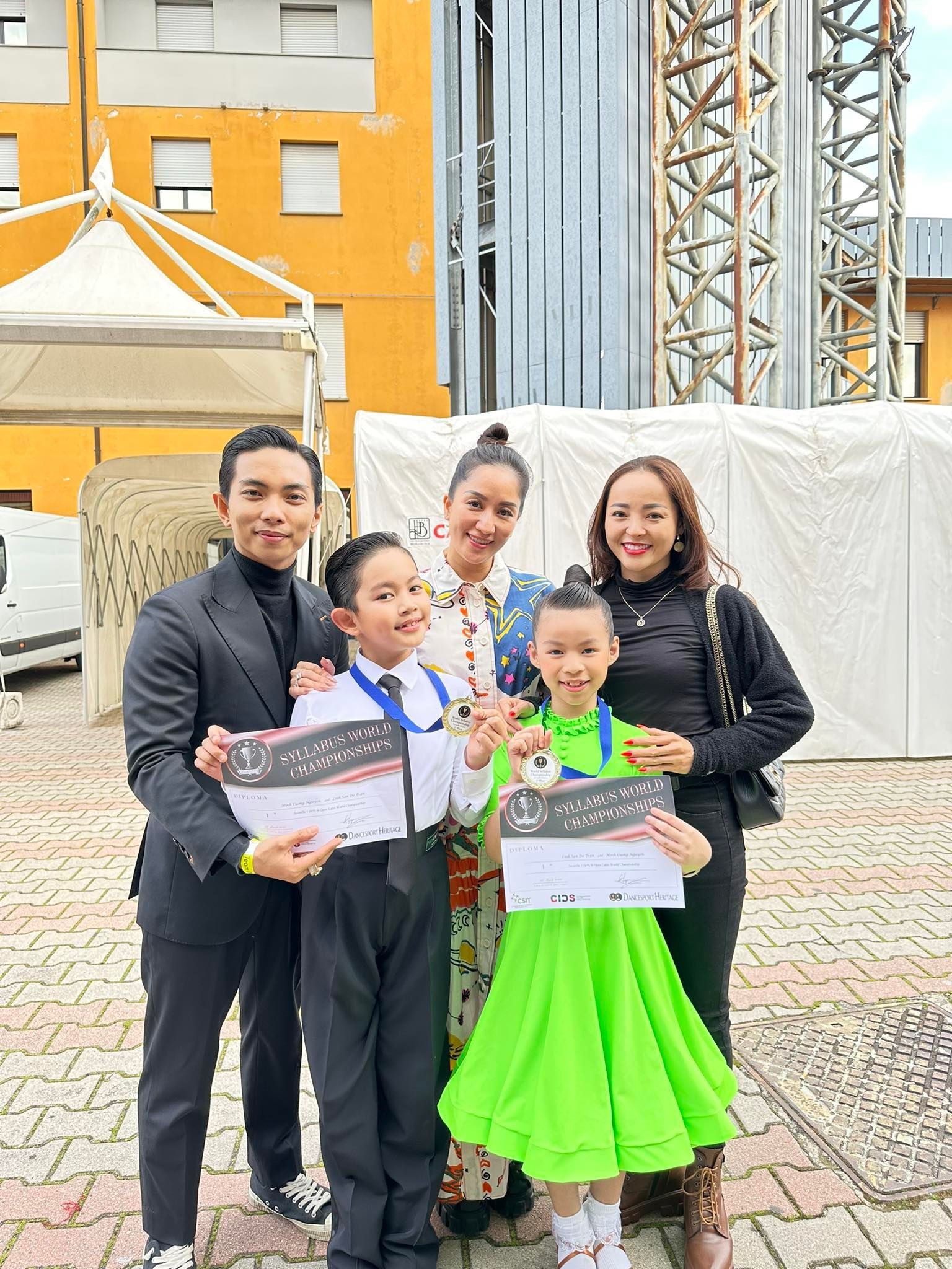Con trai Khánh Thi - Phan Hiển đoạt HCV 8 tuổi, lập kỷ lục dancesport Việt